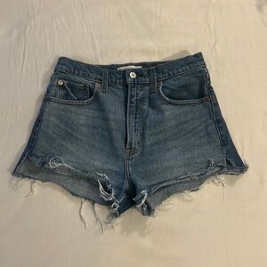 A&F The Mom Short High Rise. Size 27/4